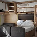 مكان تخييم Luxuswohnwagen Wels Am Kransburger 354a